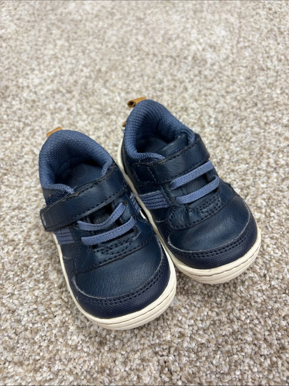 Stride rite Alec tennis shoes size 4